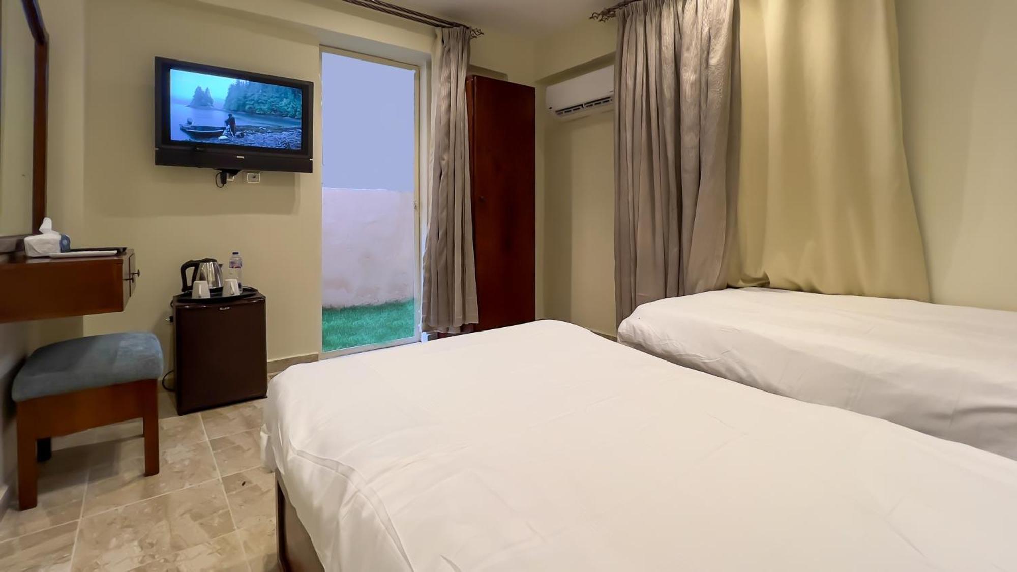 Pyramids Vista Inn Kafrat al Jabal Exterior photo